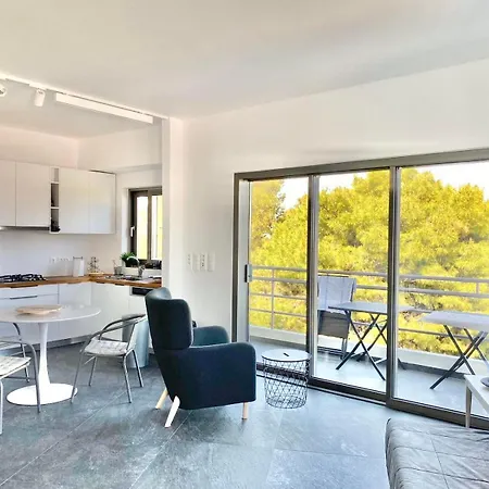 P C Side Nest * Ξυλόκαστρο